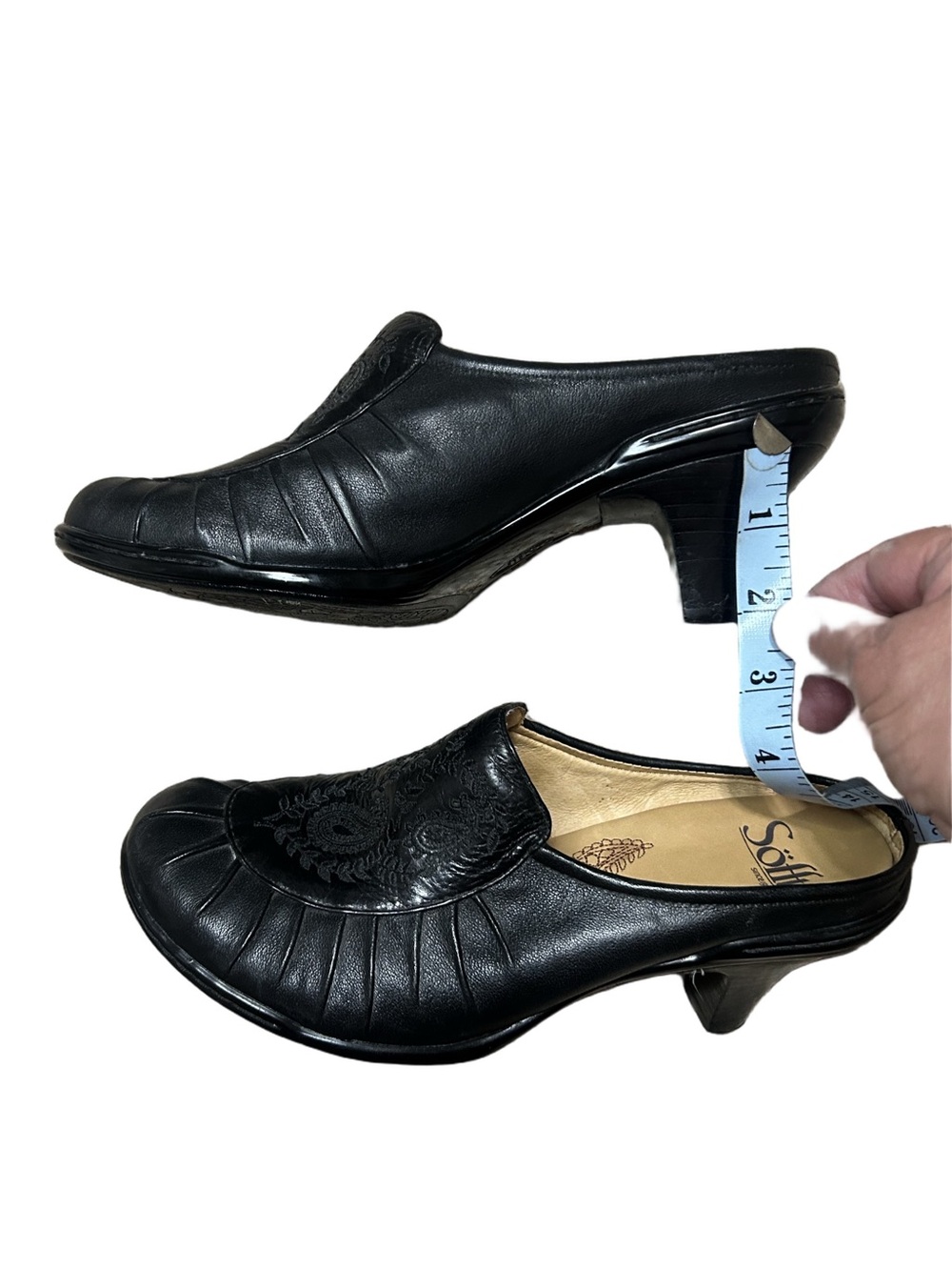 Söfft Black Leather Embroidered
Mule Clogs Heeled Slip-On Shoes
Women's Size 7 - Picture 5 of 7